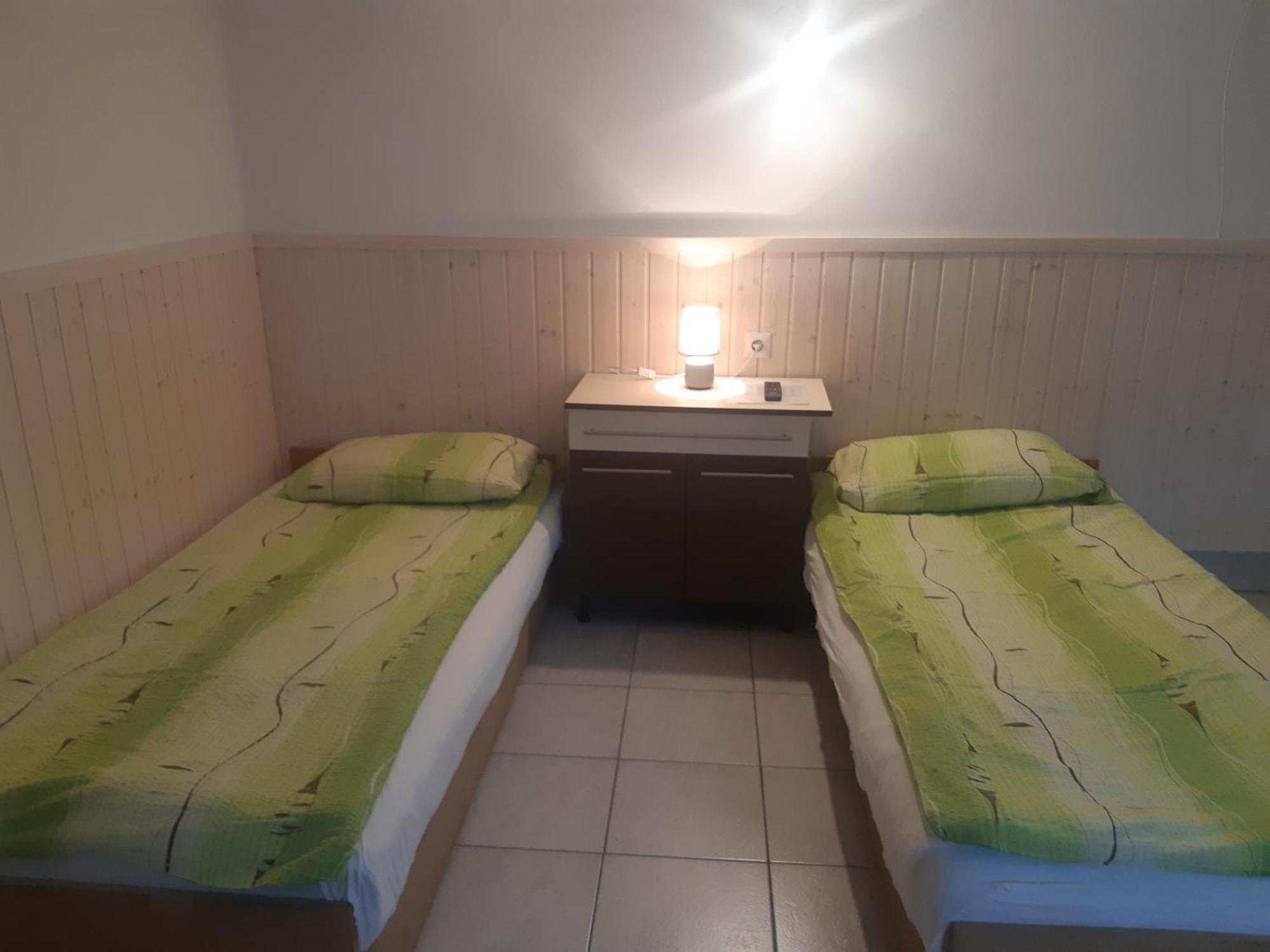 Sub Rosa Two-Bedroom Apartment บาลาตอนเฟนีแวช ภายนอก รูปภาพ